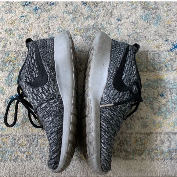 Nike Roshe Size 7 - Picture 2 of 4